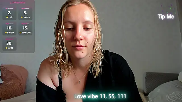 Snapshot of Ann_first_kiss chatting on 07-30-26, 01:04 Ann first kiss online show from 07-30-26, 01:04