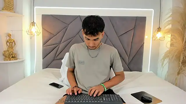 Snapshot of LiamBlake_ chatting on 06-26-26, 05:23 LiamBlake online show from 06-26-26, 05:23