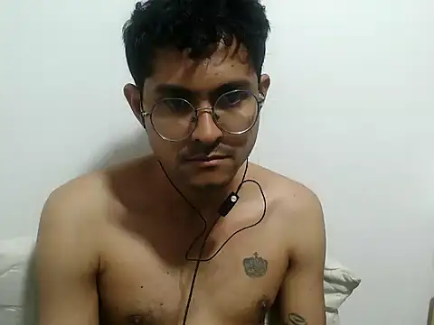 Snapshot of xanderlover chatting on 06-24-26, 11:48 xanderlover online show from 06-24-26, 11:48