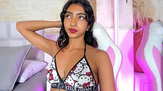 Snapshot of HottieVeroo_ chatting on 07-21-26, 01:19 HottieVeroo online show from 07-21-26, 01:19