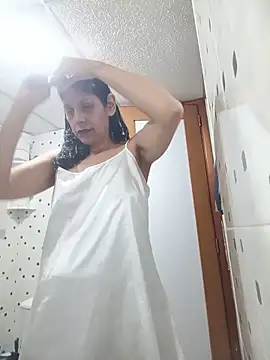 Snapshot of Samantha01_Rosse01 chatting on 06-01-26, 01:51 Samantha01 Rosse01 online show from 06-01-26, 01:51