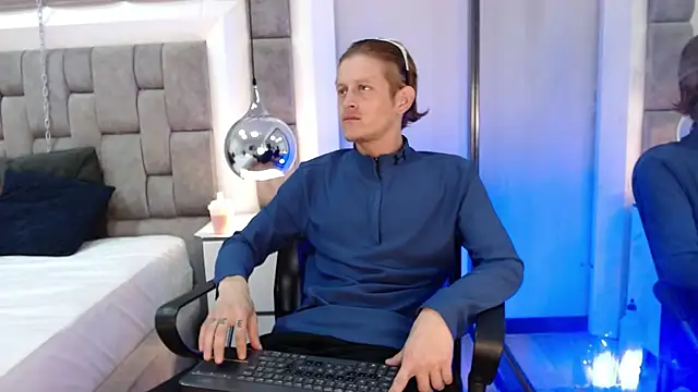 AnthonyStone  online show from 06-05-26, 07:41
