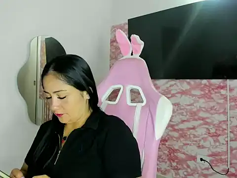 Snapshot of Amira_Princesa chatting on 05-28-26, 03:20 Amira Princesa online show from 05-28-26, 03:20