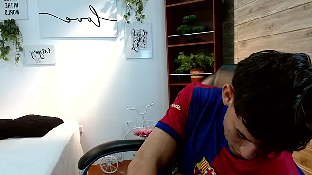 Snapshot of Ryan_grayx chatting on 06-17-26, 02:40 Ryan grayx online show from 06-17-26, 02:40