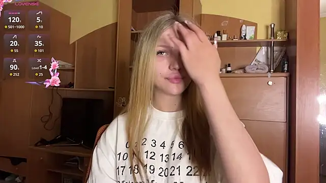 Snapshot of xXMelanieseXx chatting on 06-19-26, 04:33 xXMelanieseXx online show from 06-19-26, 04:33