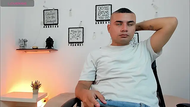 Snapshot of DamianBlazze chatting on 05-27-26, 01:08 DamianBlazze online show from 05-27-26, 01:08