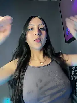 Snapshot of Naaria_ chatting on 06-17-26, 02:03 Naaria online show from 06-17-26, 02:03
