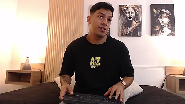 Snapshot of Diego_salvatore chatting on 06-19-26, 02:43 Diego salvatore online show from 06-19-26, 02:43