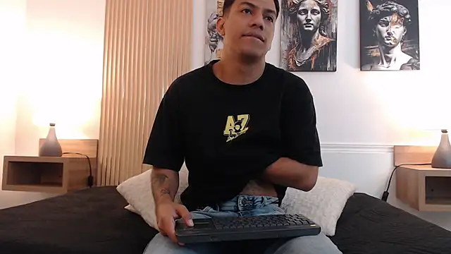 Snapshot of Diego_salvatore chatting on 06-23-26, 02:48 Diego salvatore online show from 06-23-26, 02:48