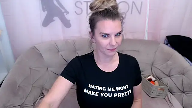 Snapshot of AischePervers chatting on 11-11-25, 07:25 AischePervers online show from 11-11-25, 07:25