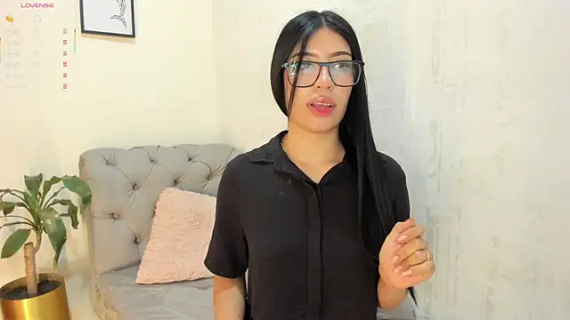 Snapshot of violet_rose_8 chatting on 05-27-26, 06:16 violet rose 8 online show from 05-27-26, 06:16