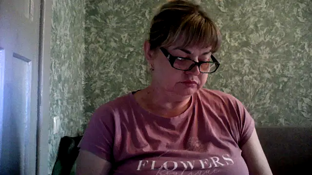 Snapshot of Empress211 chatting on 06-02-26, 01:24 Empress211 online show from 06-02-26, 01:24