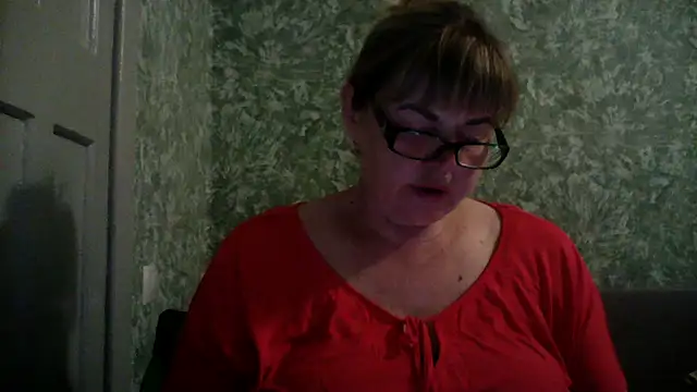 Snapshot of Empress211 chatting on 06-03-26, 05:40 Empress211 online show from 06-03-26, 05:40