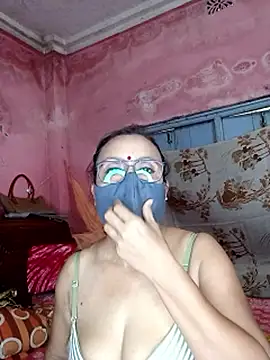 Snapshot of MoonLusty chatting on 06-02-26, 06:15 MoonLusty online show from 06-02-26, 06:15