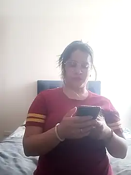 Snapshot of Andreita_2002 chatting on 08-06-26, 03:47 Andreita 2002 online show from 08-06-26, 03:47