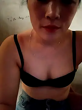 Snapshot of Fjnzjk chatting on 06-25-26, 05:12 Fjnzjk online show from 06-25-26, 05:12