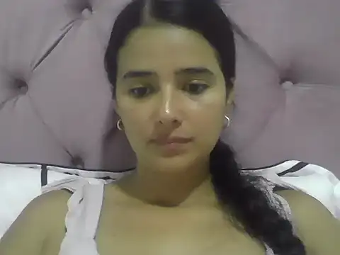 Snapshot of micaelamoreno18 chatting on 05-31-26, 02:20 micaelamoreno18 online show from 05-31-26, 02:20