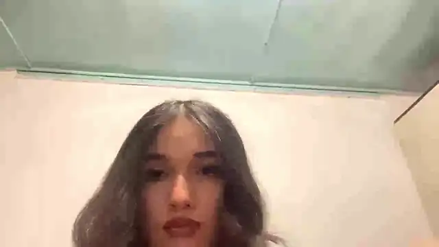 Snapshot of LisetteParajon chatting on 05-30-26, 04:15 LisetteParajon online show from 05-30-26, 04:15