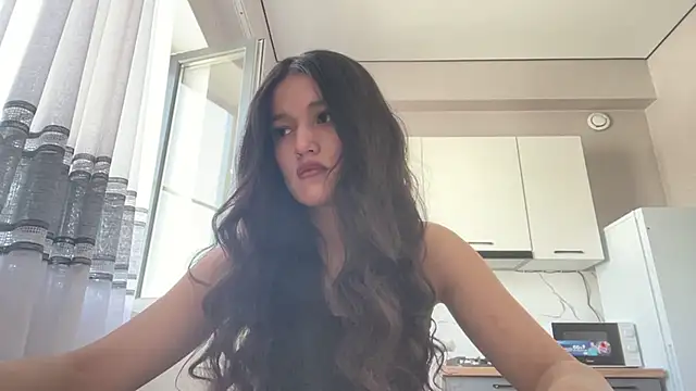 Snapshot of LisetteParajon chatting on 06-29-26, 05:14 LisetteParajon online show from 06-29-26, 05:14