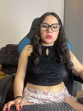 Snapshot of Miiarouse__ chatting on 06-02-26, 04:36 Miiarouse online show from 06-02-26, 04:36