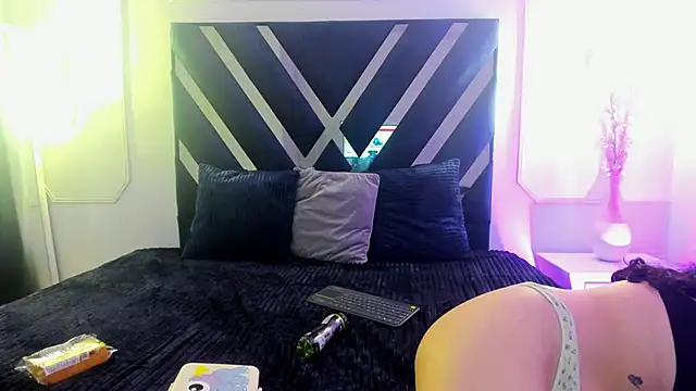 Snapshot of Miiarouse__ chatting on 06-11-26, 04:21 Miiarouse online show from 06-11-26, 04:21