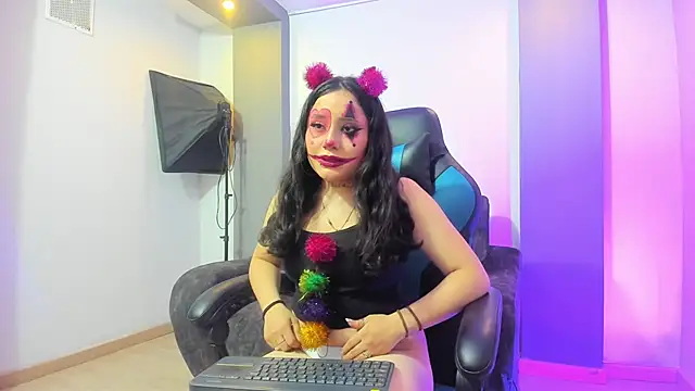 Snapshot of Miiarouse__ chatting on 06-20-26, 03:42 Miiarouse online show from 06-20-26, 03:42