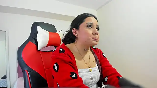 Snapshot of Miiarouse__ chatting on 06-21-26, 04:04 Miiarouse online show from 06-21-26, 04:04