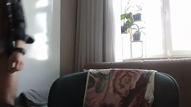 Snapshot of DorianSalazar1 chatting on 06-15-26, 04:31 DorianSalazar1 online show from 06-15-26, 04:31