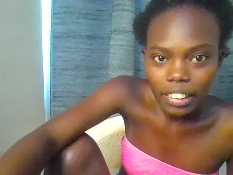 Snapshot of Sweet_quincy chatting on 06-26-26, 01:48 Sweet quincy online show from 06-26-26, 01:48