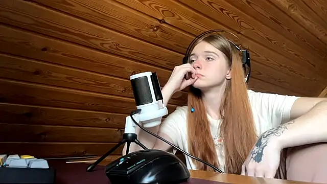 Snapshot of MariaLake chatting on 06-13-26, 08:23 MariaLake online show from 06-13-26, 08:23