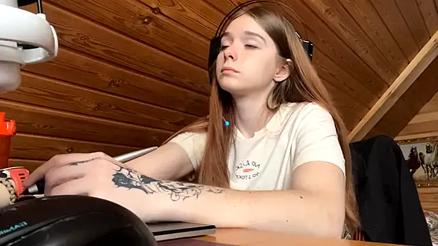 Snapshot of MariaLake chatting on 06-14-26, 04:25 MariaLake online show from 06-14-26, 04:25