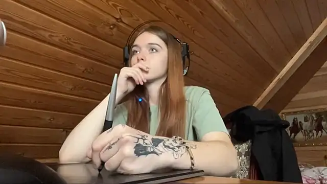 Snapshot of MariaLake chatting on 06-19-26, 04:17 MariaLake online show from 06-19-26, 04:17