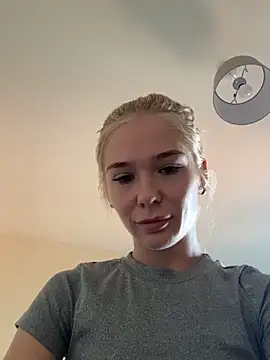Snapshot of Hotb_x chatting on 05-27-26, 06:16 Hotb x online show from 05-27-26, 06:16