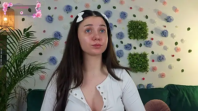 Snapshot of justmeavery chatting on 06-20-26, 01:41 justmeavery online show from 06-20-26, 01:41