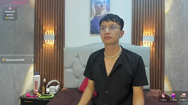 Snapshot of Julian_Foxxx chatting on 05-27-26, 07:55 Julian Foxxx online show from 05-27-26, 07:55