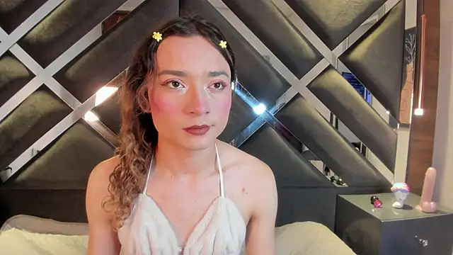 Snapshot of SeleneValmont chatting on 06-16-26, 05:59 SeleneValmont online show from 06-16-26, 05:59