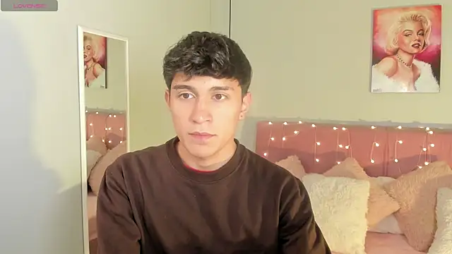 Snapshot of ryan_valentino chatting on 06-26-26, 01:37 ryan valentino online show from 06-26-26, 01:37
