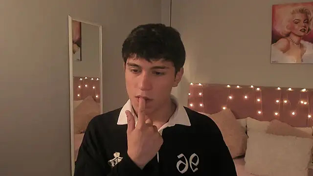 Snapshot of ryan_valentino chatting on 07-08-26, 01:48 ryan valentino online show from 07-08-26, 01:48