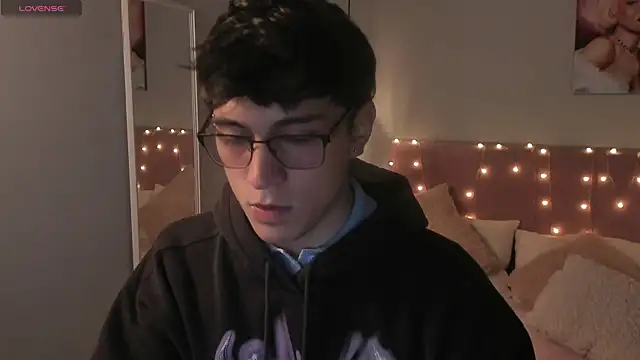 Snapshot of ryan_valentino chatting on 07-09-26, 01:37 ryan valentino online show from 07-09-26, 01:37