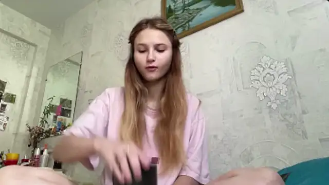 Snapshot of HeIen_cute chatting on 07-15-26, 07:46 HeIen cute online show from 07-15-26, 07:46