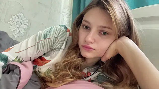 Snapshot of HeIen_cute chatting on 07-22-26, 06:27 HeIen cute online show from 07-22-26, 06:27