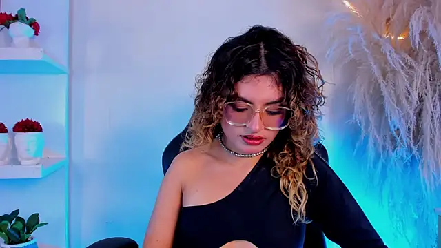 emilymjs  online show from 06-02-26, 04:03