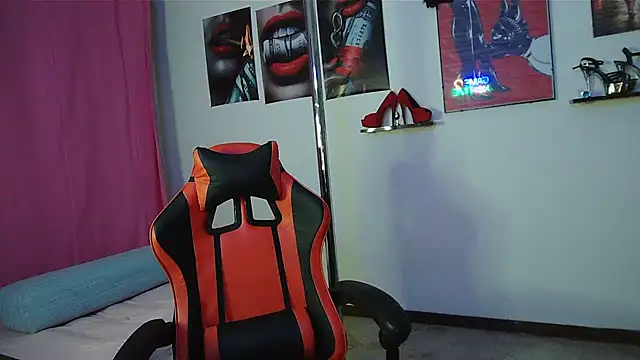 LolaSelvaggia online show from 06-11-26, 11:14