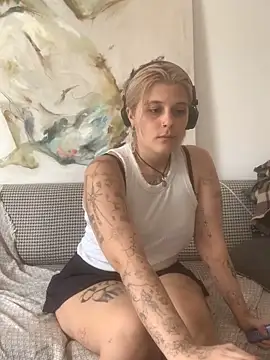 Snapshot of Ella_Bloom chatting on 06-16-26, 09:56 Ella Bloom online show from 06-16-26, 09:56