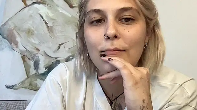 Snapshot of Ella_Bloom chatting on 07-03-26, 01:06 Ella Bloom online show from 07-03-26, 01:06