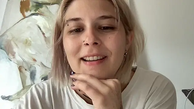 Snapshot of Ella_Bloom chatting on 07-04-26, 09:04 Ella Bloom online show from 07-04-26, 09:04
