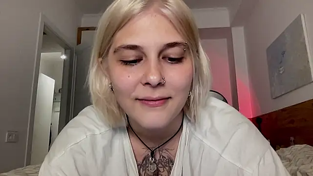 Snapshot of Ella_Bloom chatting on 07-12-26, 07:05 Ella Bloom online show from 07-12-26, 07:05