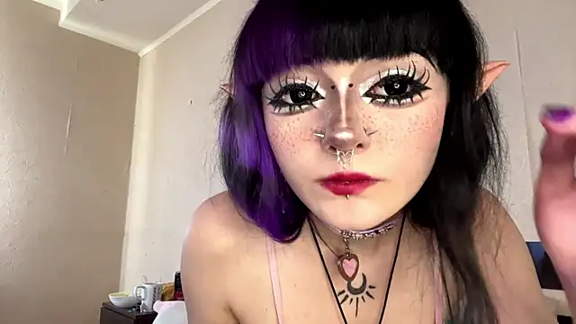 HolyCute online show from 06-22-26, 02:14