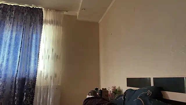 HolyCute online show from 07-04-26, 05:08