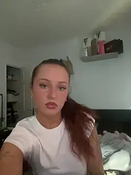 Snapshot of PoisonIvy_x chatting on 06-09-26, 03:01 PoisonIvy x online show from 06-09-26, 03:01